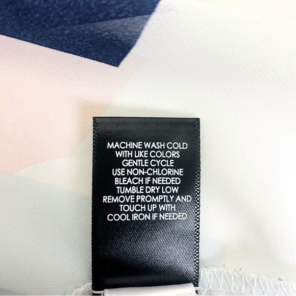 Torrid Abstract Print Chiffon Bell Sleeve Kimono Size 1X/2X - Picture 6 of 7